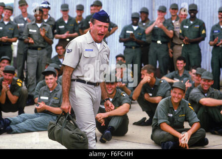 23. Dezember 1987; BANGKOK, Thailand; Schauspieler ROBIN WILLIAMS Stars wie A2C Adrian Cronauer in "Good Morning Vietnam." Stockfoto