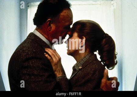 14. Oktober 1988; Alpine, New Jersey, USA; GENE HACKMAN als Larry Lewis und GENA ROWLANDS als Marion Post in dem Film "Eine andere Frau" unter der Regie von Woody Allen. Stockfoto