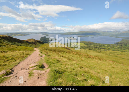 Der West Highland Way langen Fußweg in Schottland in Richtung Loch Lomond über Conic Hill Stockfoto