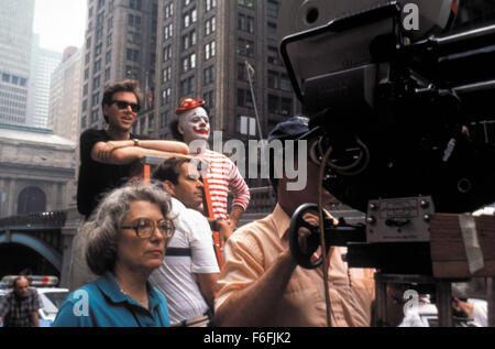 Datum der Freigabe: 13. Juli 1990 Film Titel: schnelle Änderung STUDIO: gewidmet Produktionen Direktoren: Howard Franklin und Bill Murray PLOT: Wenn ein Mann gekleidet wie ein Clown betritt eine Bank und versucht, es zu berauben, niemand nimmt ihn ernst am Start. Aber wie dieser New Yorker dieses gewagte Raub mit Hilfe seiner Freunde zieht, es sieht aus wie verlassen der Bankhaus mit dem gestohlenen Geld der einfache Teil ist! Alles, was sie tun müssen, jetzt ist es aus der Stadt und zum Flughafen machen. Sie haben genügend Zeit, aber es ist nicht so einfach, wie sie scheinen ein Problem raus, nur um in eine andere fallen. Machen sie vor Stockfoto