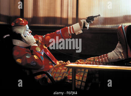 Datum der Freigabe: 13. Juli 1990 Film Titel: schnelle Änderung STUDIO: gewidmet Produktionen Direktoren: Howard Franklin und Bill Murray PLOT: Wenn ein Mann gekleidet wie ein Clown betritt eine Bank und versucht, es zu berauben, niemand nimmt ihn ernst am Start. Aber wie dieser New Yorker dieses gewagte Raub mit Hilfe seiner Freunde zieht, es sieht aus wie verlassen der Bankhaus mit dem gestohlenen Geld der einfache Teil ist! Alles, was sie tun müssen, jetzt ist es aus der Stadt und zum Flughafen machen. Sie haben genügend Zeit, aber es ist nicht so einfach, wie sie scheinen ein Problem raus, nur um in eine andere fallen. Machen sie vor Stockfoto