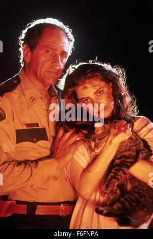 10. April 1992; Los Angeles, Kalifornien, USA; JIM HAYNIE und MADCHEN AMICK Stern als Sheriff Ira und Tanya Robertson in dem Horrorfilm "Schlafwandler" unter der Regie von Mick Garris. Stockfoto