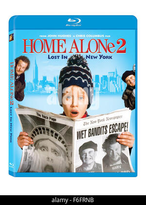 Datum der Freigabe: 20. November 1992. FILMTITEL: Home Alone 2: Lost in New York. STUDIO: 20th Century Fox. PLOT: Kevin McCallister ist zurück. Aber dieses Mal ist er in New York City mit genügend Bargeld und Kreditkarten, den Big Apple in seinem ganz eigenen Spielplatz zu verwandeln. Aber Kevin allein werden nicht für lange. Die berüchtigten nassen Banditen, Harry und Marv, noch nicht verwunden, von ihrer letzten Begegnung mit Kevin, sind verpflichtet für New York auch eine riesige Urlaub Heist Plotten! Kevin ist bereit, sie mit mehr Batterie von Sprengfallen begrüßen die stümperhaften Banditen nie vergessen werden! Im Bild: MACAULAY CULKIN als Kevin McCallister, Stockfoto