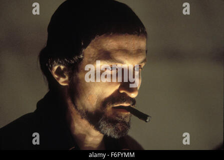 Erscheinungsdatum: 11. Mai 1994. FILMTITEL: Die Krähe. STUDIO: Miramax Filme. PLOT: Eric Draven und seine Verlobte sind auf des Teufels, eine Nacht ermordet als Handlanger des Gangsterbosses Top Dollar mutwillige Gewalttaten und Brandstiftung traditionell frönen. Eine Krähe bringt Dravens rastlose Seele zurück von den Toten, und er legt, um Rache an seinen Mördern anrichten. Im Bild: MICHAEL WINCOTT als Top-Dollar. Stockfoto