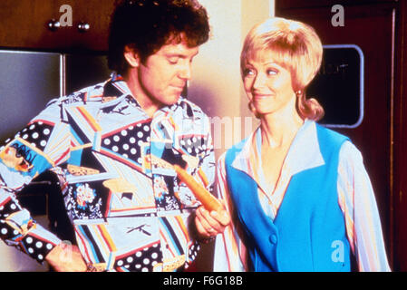 17. Februar 1995; Los Angeles, Kalifornien, USA; GARY COLE und SHELLEY LONG Stern als Mike und Carol Brady in der Komödie "The Brady Bunch Movie" Regie: Betty Thomas. Stockfoto