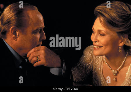 7. April 1995; Los Angeles, Kalifornien, USA; Schauspieler MARLON BRANDO stars wie Dr. Jack Mickler und FAYE DUNAWAY als Marilyn Mickler in der romantischen Komödie von New Line Cinema "Don Juan DeMarco." Stockfoto