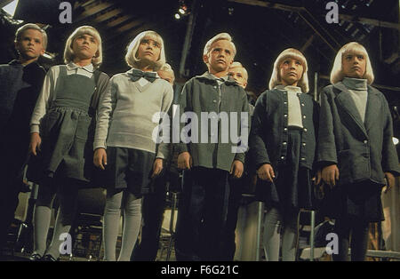 Erscheinungsdatum: 28. April 1995. FILMTITEL: Village of the Damned. STUDIO: Universal Pictures. PLOT: Eine Kleinstadt Frauen gebären unfreundlich fremden Kindern posiert als Menschen. Bild: Filmszene. Stockfoto