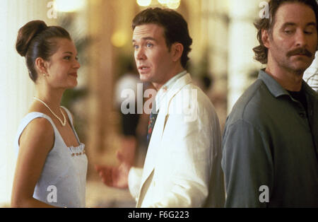 5. Mai 1995; Paris, Frankreich; Schauspieler KEVIN KLINE (rechts) Stars wie Luc und TIMOTHY HUTTON (Mitte) als Charlie in Lawrence Kasdan Regie romantische Komödie, "French Kiss". Stockfoto