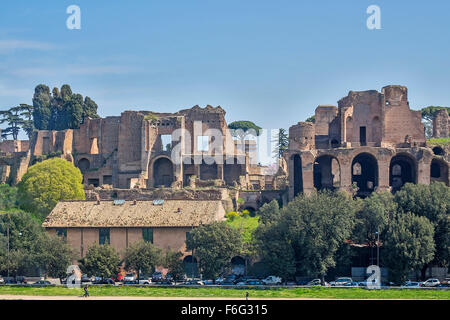 THR-Ruinen von Domus Augustea am Rande des Circus Maximus Rom Italien Stockfoto