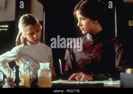 18. April 1997; Hollywood, Kalifornien, USA; Bild vom Direktor William Nicholson Romantik-Drama "Feuerschein" mit SOPHIE MARCEAU als Elisabeth Laurier. Stockfoto