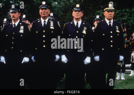 15. August 1997; Edgewater, NJ, USA;  Schauspieler HARVEY KEITEL als Ray Donlan und ROBERT PATRICK als Jack Rucker in "Copland." Stockfoto