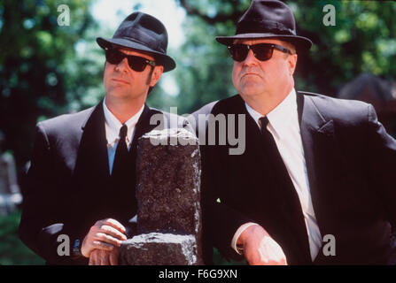 6. Februar 1998; Los Angeles, Kalifornien, USA; Schauspieler DAN AYKROYD kehrt als Elwwod Blues und JOHN GOODMAN als Mighty Mack McTeer in die Universal Pictures-Musical-Komödie, "Blues Brothers 2000." Stockfoto