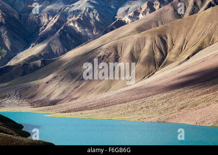 Chandra Taal See in der Nähe von Kunzum-Pass zwischen Spiti und Lahaul Valley, Himachal Pradesh, Nordindien Stockfoto