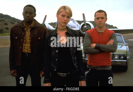 17. März 1999; Los Angeles, Kalifornien, USA; Schauspieler OMAR EPPS als Lincoln, CLAIRE DANES als Julie und GIOVANNI RIBISI als Peter in "Mod Squad". Unter der Regie von Scott Silber. Stockfoto