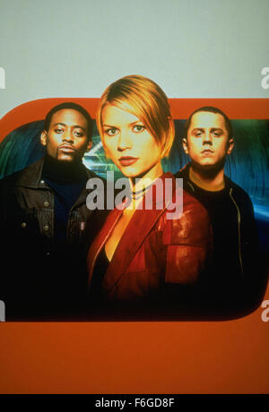 17. März 1999; Los Angeles, Kalifornien, USA; Schauspieler OMAR EPPS als Lincoln, CLAIRE DANES als Julie und GIOVANNI RIBISI als Peter in "Mod Squad". Unter der Regie von Scott Silber. Stockfoto