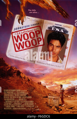 Datum der Freigabe: 13. November 1998. FILMTITEL: Willkommen bei Woop Woop. STUDIO: Unthank Filme. PLOT: A Trickbetrüger Fluchten einen deal schief gelaufen in New York und winden sich in der Aussie outback in einer fremden Stadt, deren Bewohner ein Sonderling-Sammlung von Außenseiter sind. Im Bild: JOHNATHON SCHAECH als Teddy. Stockfoto