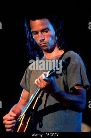 3. Mai 1999; Hollywood, Kalifornien, USA; GUY PEARCE stars wie Drumstrings Casey in dem romantischen Drama "A Ausrutschen-Down Life" unter der Regie von Toni Kalem. Stockfoto