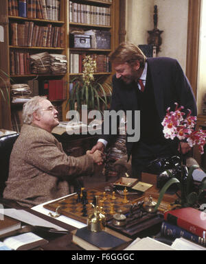 Sep 20, 1999; Iver Heath, Buckinghamshire, England; Schauspieler DONALD SUTHERLAD (rechts) Stars wie Ben du Toit und MARLON BRANDO als Ian McKenzie in Euzhan Palcy geleitet Drama, "A White Trockenzeit." Stockfoto