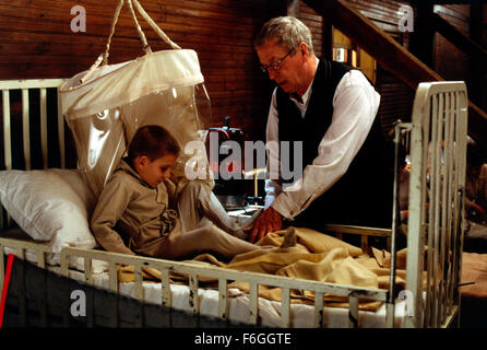 21. Oktober 1999; LENOX, MASSACHUSETTS, USA; Schauspieler MICHAEL CAINE als Dr.Wilbur Lärche in "The Cider House Rules." Stockfoto