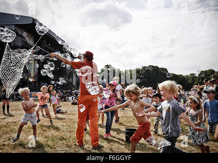 Jagen Luftblasen beim Latitude Festival 18. Juli 2015. Stockfoto