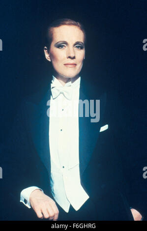 16. Februar 2000; Hollywood, Kalifornien, USA; Schauspieler JULIE ANDREWS (Victoria) in "Victor/Victoria." Stockfoto