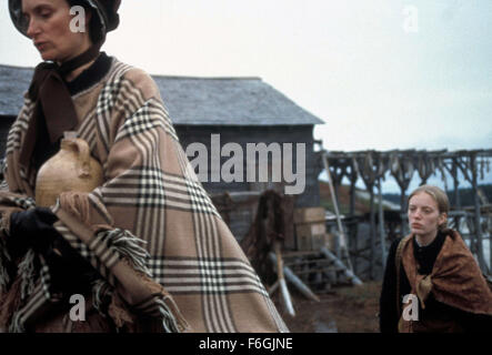 Sep 09, 2000; Paris, Frankreich; SARAH POLLEY (rechts) als Maren Hontvedt in dem Thriller "das Gewicht des Wassers '' Regie: Kathryn Bigelow. Stockfoto