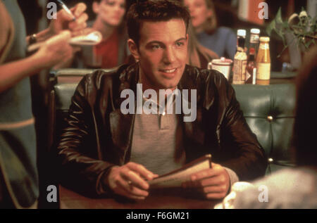 15. November 2000; Los Angeles, Kalifornien, USA; Schauspieler BEN AFFLECK als Buddy Amaral in "Bounce". Unter der Regie von Don Ross. Stockfoto