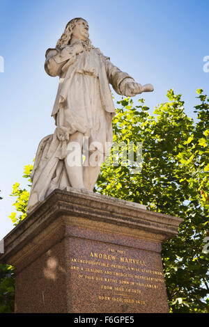 Großbritannien, England, Yorkshire, Hull, Trinity Square, Statue des Dichters und Politikers Andrew Marvell Stockfoto