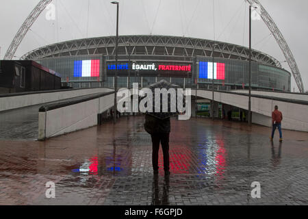 Wembley, London, UK. 17. November 2015.  Eine ruhige Wembley-Stadion vor dem Ausverkauf Spiel zwischen England und Frankreich nach den Terroranschlägen von Paris greift Credit: Amer Ghazzal/Alamy Live-Nachrichten Stockfoto