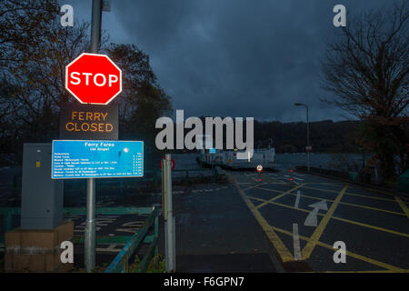 Lake Windermere, Cumbria, UK. 17. November 2015. UK-Wetter: Lokale Autofähre noch geschlossen, bei der Fähre Nab Credit: Gordon Shoosmith/Alamy Live News Stockfoto