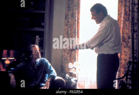 19. Januar 2001; Hollywood, Kalifornien, USA; TOM WILKINSON als Matt Fowler und SISSY SPACEK als Ruth Fowler in dem Drama '' In the Bedroom"unter der Regie von Todd Field. Stockfoto