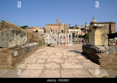 Italien, Rom, Forum Romanum, Augustusbogen und Via Sacra Stockfoto