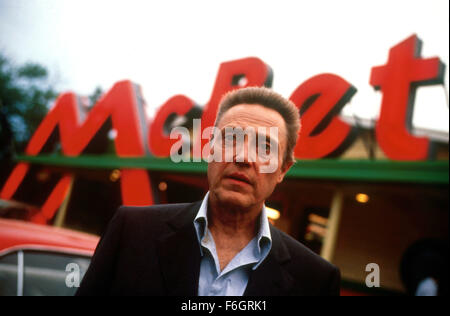 22. Januar 2001; Hollywood, Kalifornien, USA; CHRISTOPHER WALKEN als Leutnant McDuff in der Kriminalität Komödie '' Schottland, PA. '' unter der Regie von Billy Morisette. Stockfoto