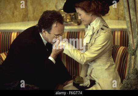 8. Juni 2001; WIEN, ÖSTERREICH; Schauspielerin SARAH WYNTER Stars wie Alma Mahler und JONATHAN PRYCE als Gustav Mahler in "The Bride Of The Wind." Stockfoto