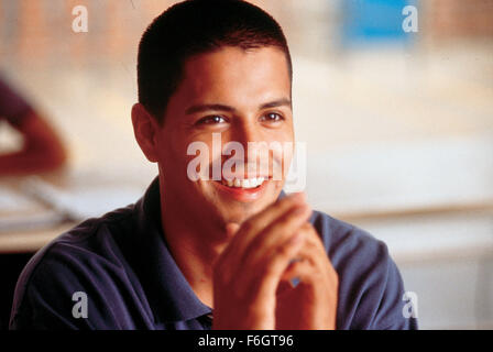 29. Juni 2001; Los Angeles, Kalifornien, USA; Schauspieler JAY HERNANDEZ als Carlos in der Touchstone Pictures Liebesdrama "Crazy Beautiful." Stockfoto