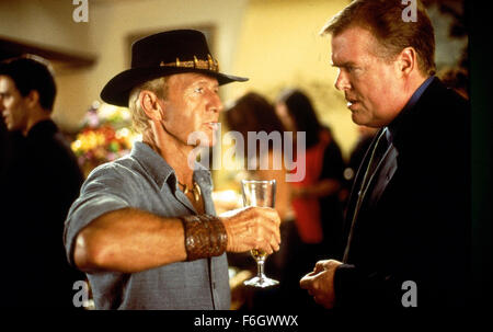 Datum der Freigabe: 12. April 2001. FILMTITEL: Crocodile Dundee in Los Angeles. STUDIO: Paramount Pictures. Im Bild: PAUL HOGAN als Michael J. "Crocodile" Dundee. Stockfoto