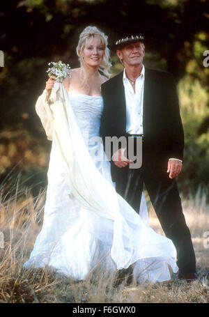 Datum der Freigabe: 12. April 2001. FILMTITEL: Crocodile Dundee in Los Angeles. STUDIO: Paramount Pictures. Im Bild: LINDA KOZLOWSKI, und PAUL HOGAN als Michael J. "Crocodile" Dundee. Stockfoto