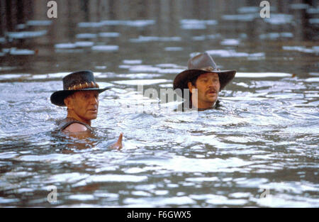 Datum der Freigabe: 12. April 2001. FILMTITEL: Crocodile Dundee in Los Angeles. STUDIO: Paramount Pictures. Im Bild: PAUL HOGAN als Michael J. "Crocodile" Dundee. Stockfoto