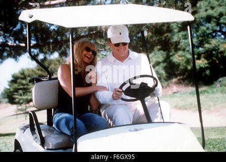 27. April 2001; Los Angeles, Kalifornien, USA; Schauspieler WARREN BEATTY als Porter Stoddard und GOLDIE HAWN als Mona Miller in der New Line Cinema Komödie, "Stadt und Land." Stockfoto