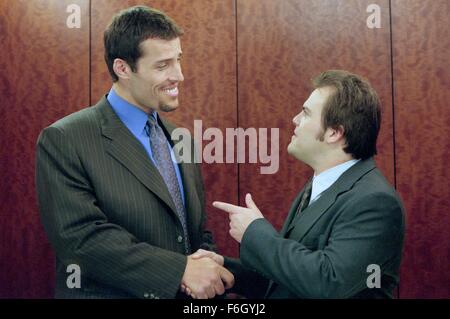 1. November 2001; Hollywood, Kalifornien, USA; TONY ROBBINS (links), als sich selbst und JACK BLACK als Hal Larson in der romantischen Komödie/Drama "Shallow Hal" unter der Regie von Bobby und Peter Farrelly. Stockfoto