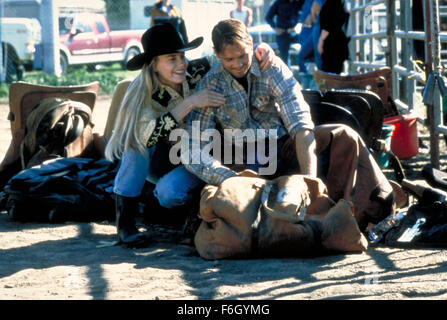 7. November 2001; Hollywood, Kalifornien, USA; Bild von Xavier Koller Drama Romanze "Cowboy Up" mit DARYL HANNAH als Celia Jones und MARCUS THOMAS als Ely Braxton. Stockfoto