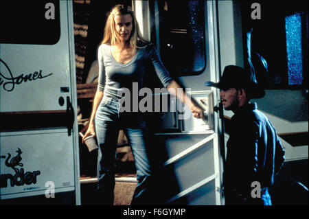 7. November 2001; Hollywood, Kalifornien, USA; Bild von Xavier Koller Drama Romanze "Cowboy Up" mit MARCUS THOMAS als Ely Braxton und DARYL HANNAH als Celia Jones. Stockfoto