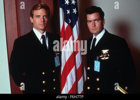 Datum der Freigabe: 20. Juli 1990 Film Titel: Navy Seals STUDIO: Orion Bilder STUDIO: Lewis Teague PLOT: Navy Seals Team wurde geschickt, um einige Amerikaner zu retten, die gefangen gehalten wurden. Und es ist bei der Rettung, dass Stinger-Raketen im Besitz des Feindes entdeckt wurden. Der Teamleiter entschieden zu lassen, statt sie zu zerstören. Aber auf diese Weise haben Terroristen in deren Besitz die perfekte terroristische Waffe. Also, sie müssen gefunden werden, so dass sie zerstört werden könnte, aber wird nicht einfach sein.   Im Bild: MICHAEL BIEHN als Lt. James Curran und CHARLIE SHEEN als Lt. Dale Hawkins.   (Bild Kredit: Stockfoto