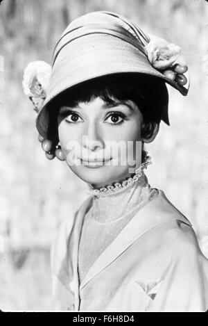 1964, Filmtitel: MY FAIR LADY, Regie: GEORGE CUKOR, Studio: WARNER, im Bild: PORTRAIT, AUDREY HEPBURN, Kopfschuss, Hut. (Bild Kredit: SNAP) Stockfoto