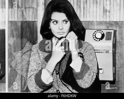 1962, Filmtitel: fünf Meilen zum Mitternacht, Regie: ANATOLE LITVAK, Studio: UA, im Bild: ANATOLE LITVAK, SOPHIA LOREN. (Bild Kredit: SNAP) Stockfoto