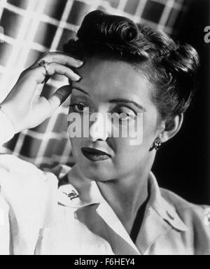 1942, Filmtitel: NOW, VOYAGER, Regie: IRVING RAPPER, Studio: WARNER, abgebildet: BETTE DAVIS. (Bild Kredit: SNAP) Stockfoto