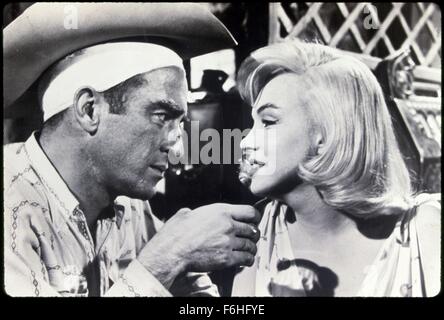 1961, Filmtitel: MISFITS, Regie: JOHN HUSTON, Studio: UA, im Bild: MONTGOMERY CLIFT, flirten, MARILYN MONROE, trinken, TOAST, lüstern. (Bild Kredit: SNAP) Stockfoto