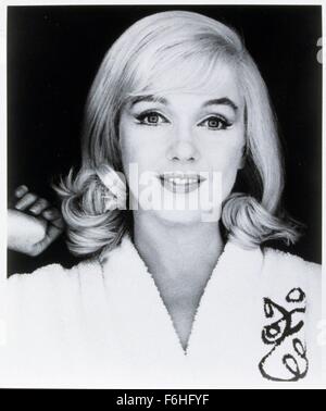 1961, Filmtitel: MISFITS, Regie: JOHN HUSTON, Studio: UA, im Bild: JOHN HUSTON, MARILYN MONROE, HEAD SHOT, Bademantel, Morgenmantel, PORTRAIT. (Bild Kredit: SNAP) Stockfoto