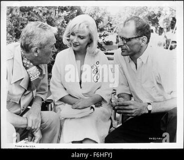 1961, Filmtitel: MISFITS, Regie: JOHN HUSTON, Studio: UA, im Bild: ARTHUR MILLER, MARILYN MONROE, JOHN HUSTON, Gespräch, sprechen. (Bild Kredit: SNAP) Stockfoto