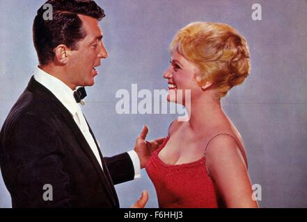 1960, Filmtitel: Glocken läuten, Regie: VINCENTE MINNELLI, Studio: MGM, abgebildet: JUDY HOLLIDAY, DEAN MARTIN. (Bild Kredit: SNAP) Stockfoto